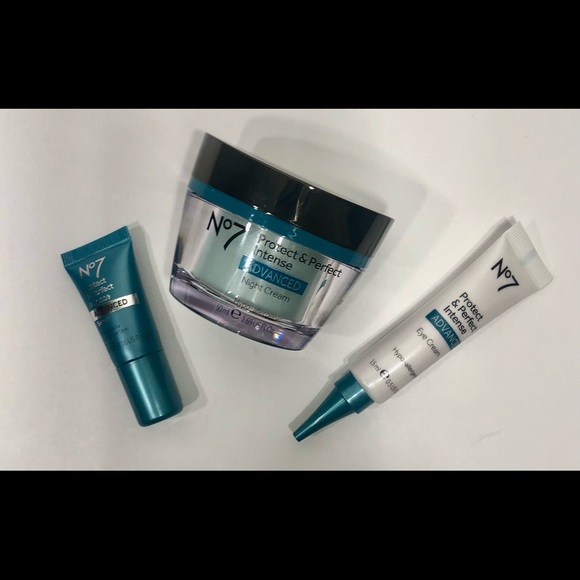 ⭐️HP⭐️No. 7 Skincare Set - Picture 9 of 11
